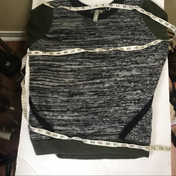 Anthropology SI-IAE Cashmere Sweater Top CutOut Soft ColorBlock Gray Black Green - Picture 14 of 16